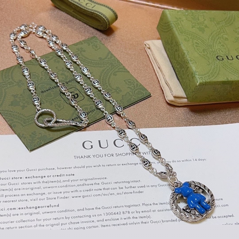 G*u*i necklaces